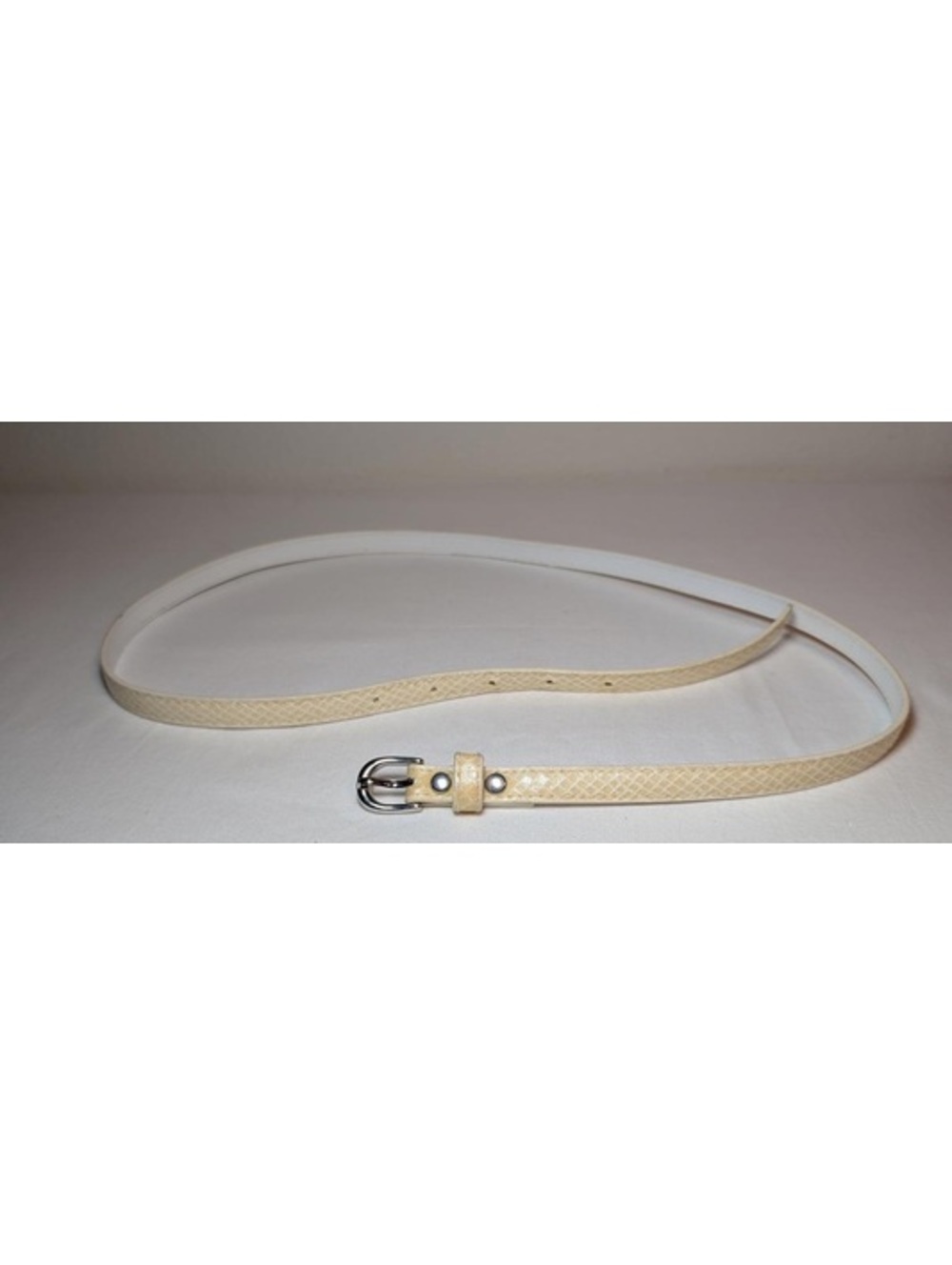 Slim Cream Snakeskin Textured Leather Belt with Silver Buckle 42” Long